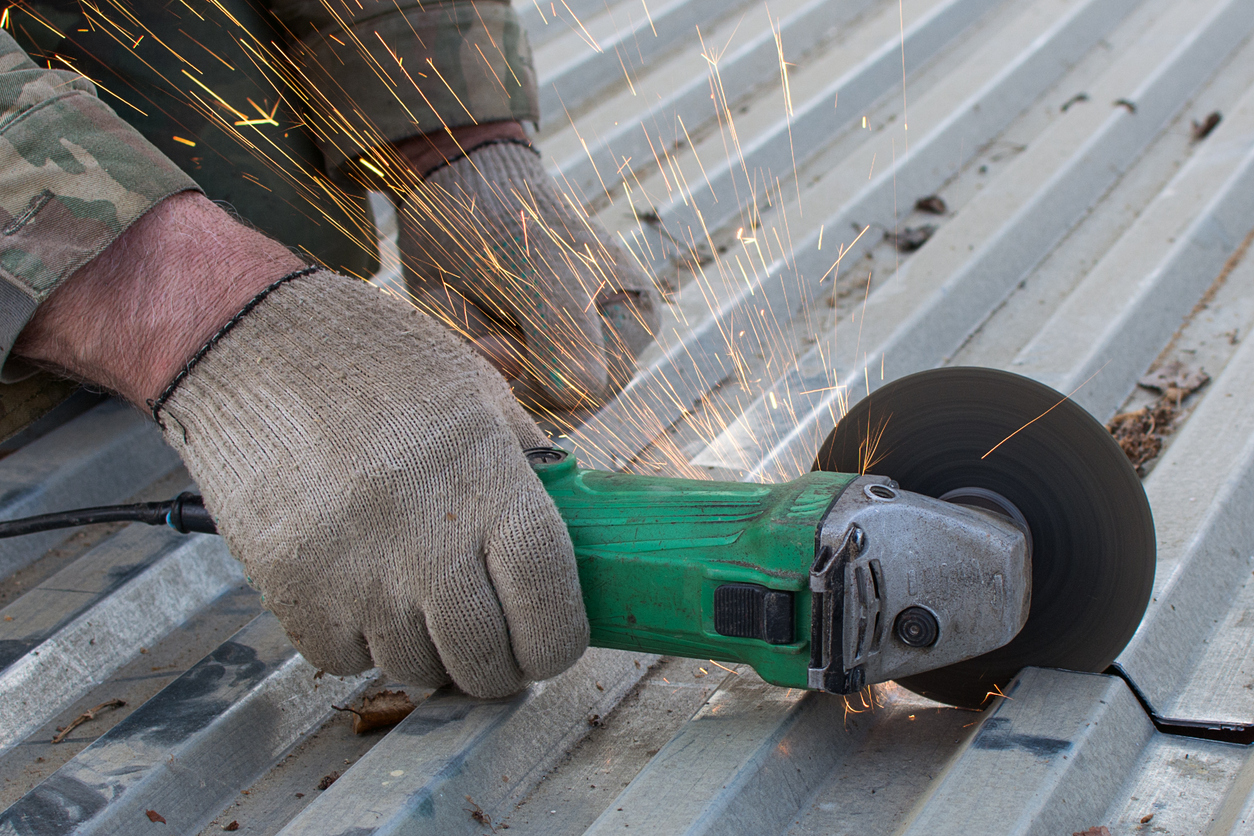 use metal saws to cut metal roofing