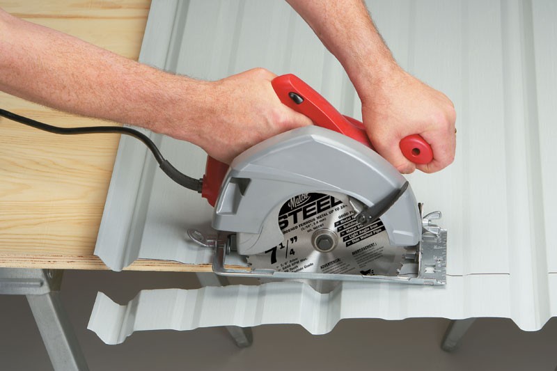 circular saw to cut vinyl siding